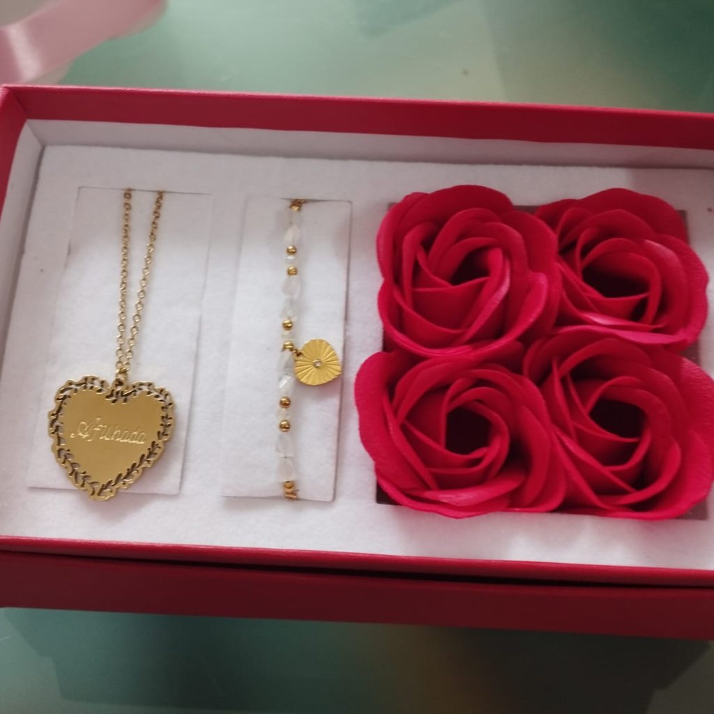 Box com Fio+Pulseira+Rosas de Sabão