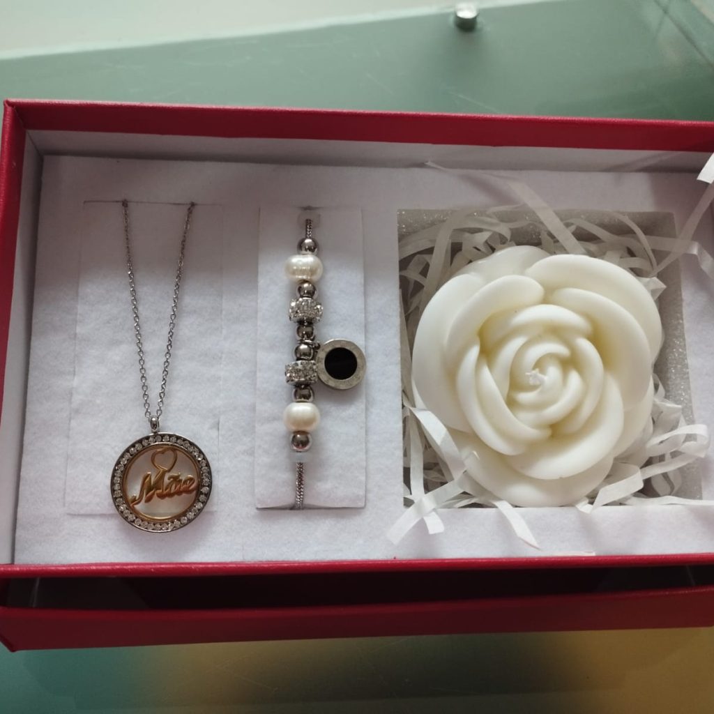 Box com Colar+Pulseira+Rosa de Sabão