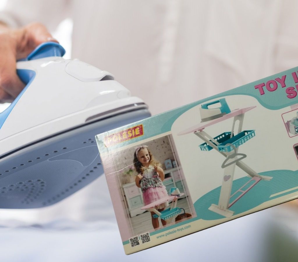 Toy iron set