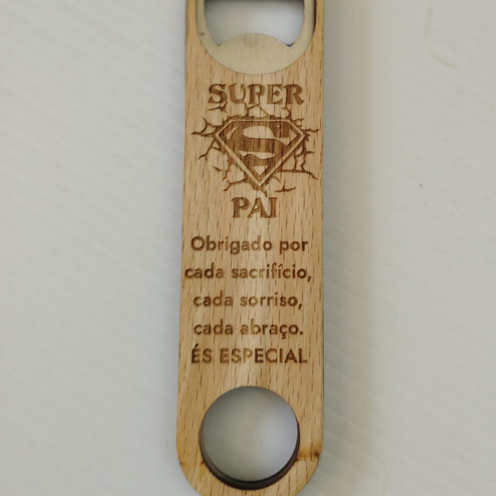 Abridor de caricas em Bambu-Personalizado