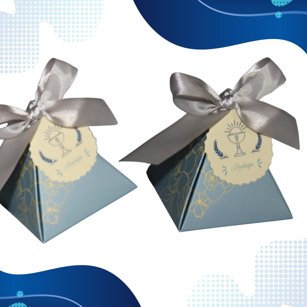 Estas delicadas caixinhas em tons de azul, decoradas com laço de cetim e etiqueta personalizada
